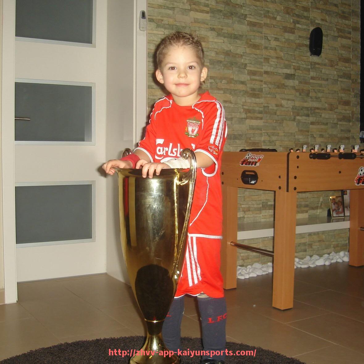 开云体育app下载-法国前锋吉鲁目前效力于哪支意甲球队？现状与数据回顾